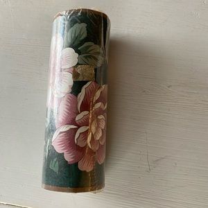 Vintage floral wallpaper boarder